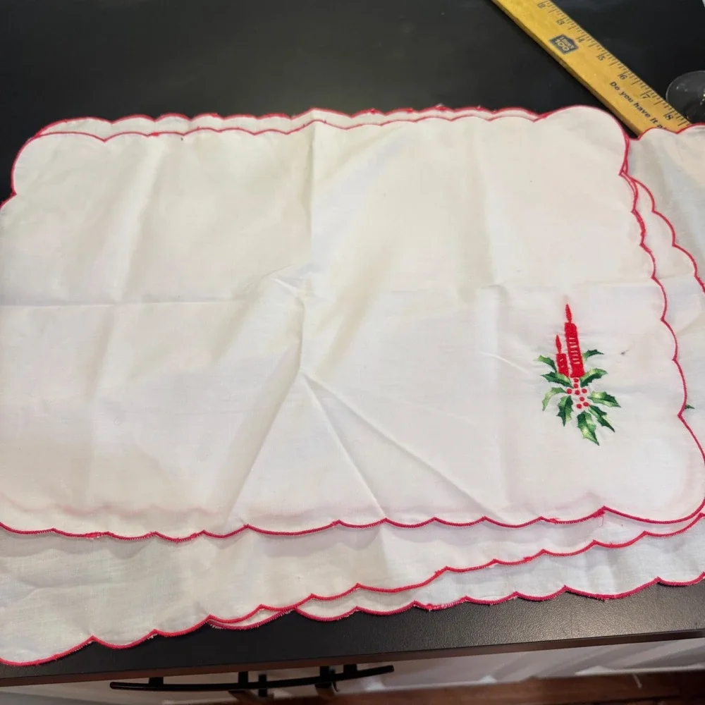 Vintage Christmas Placemats Set 4 White Red Scalloped Embroidered Candle Holly
